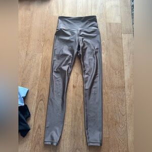 Shiny brown leggings